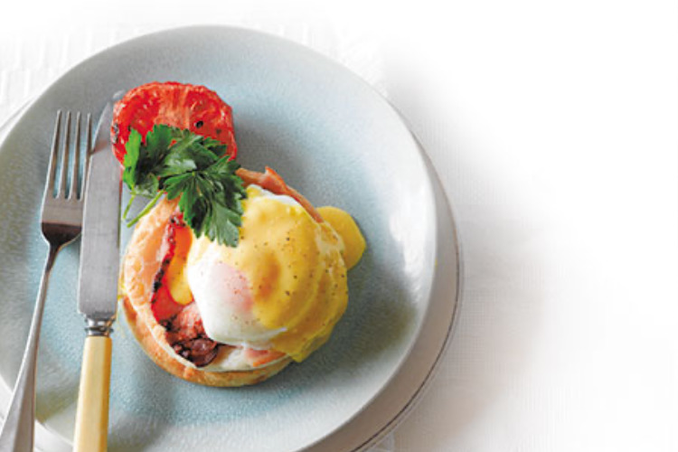 https://eggs.org.nz/wp-content/uploads/2014/05/Easy-Eggs-Benedict_NZ_Eggs.jpg