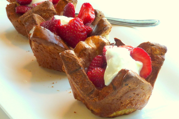 French Toast Cups with Strawberries & Yoghurt | I Love Eggs