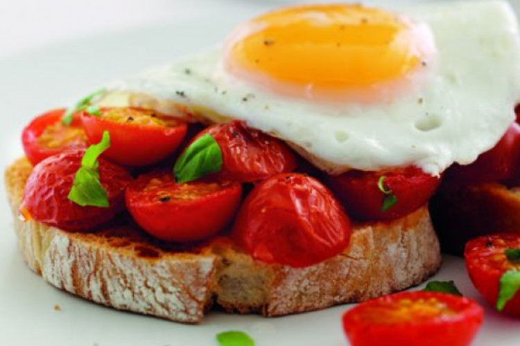 Tomato Crostini with Fried Egg