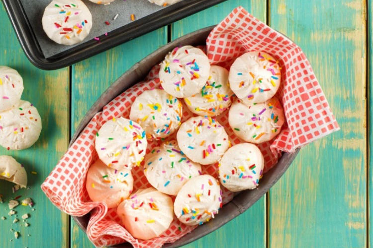 Festive Meringues